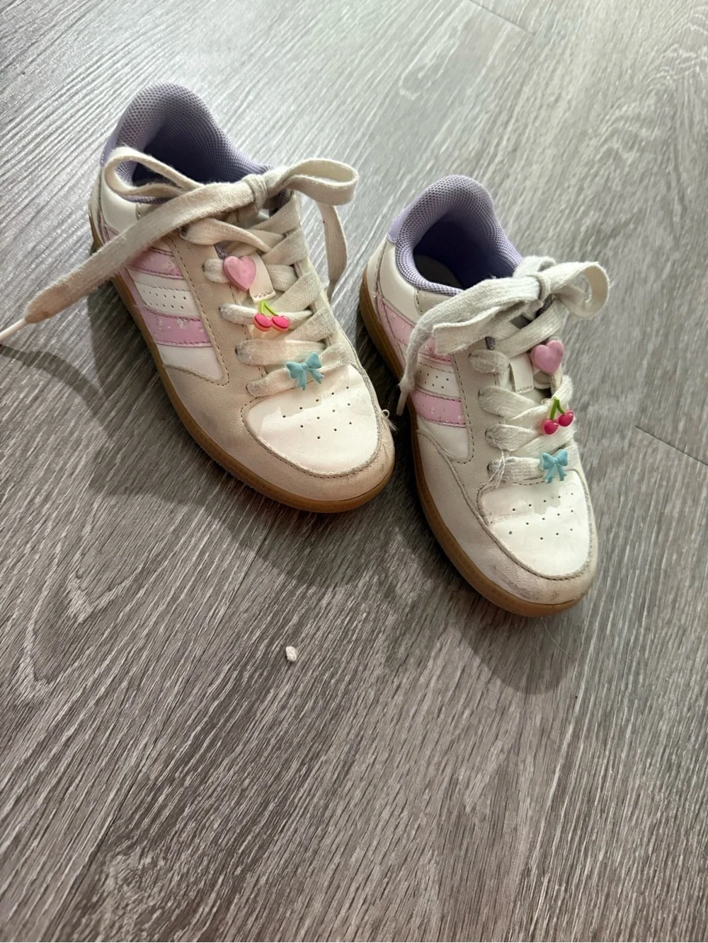 Girls floral beaded low top sneakers